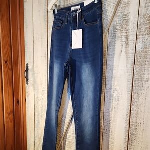 **NWT ** KanCan Women's High Rise Medium Blue Jeans